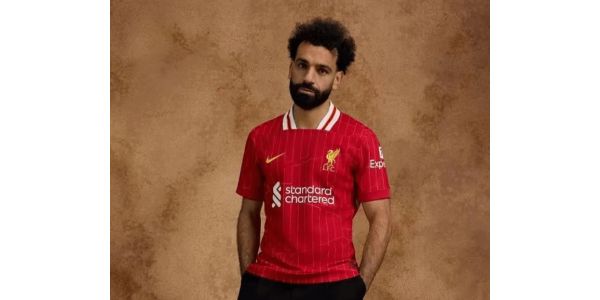 Salah deltager i udgivelsen af Liverpools nye hjemmebanetrøje