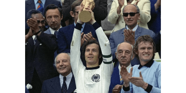 Tysk fodbolds største skikkelse Beckenbauer dør