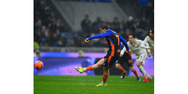 Inter Milan sikrede sig et 6-2 comeback og sikrede dermed deres førsteplads i Serie A