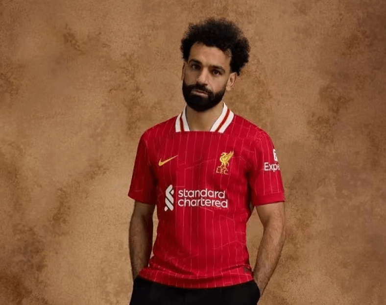 Salah deltager i udgivelsen af Liverpools nye hjemmebanetrøje