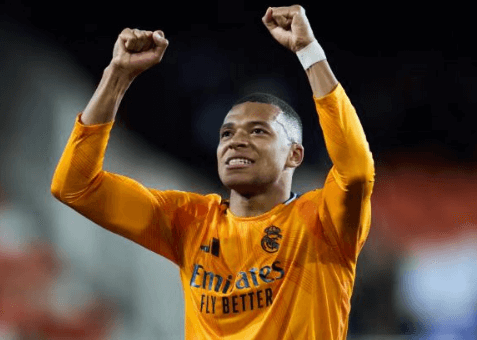 Mbappes hattrick får Real Madrid til at føre La Liga-stillingen