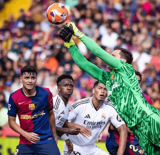 Szczesny, der vendte tilbage fra pensionering, blev helten bag Barcelonas triple crown