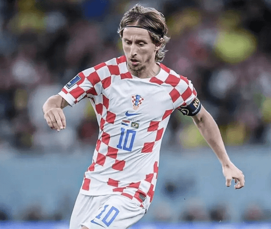 40-årige Modric siger farvel til AC Milan og overvejer pensionering efter VM