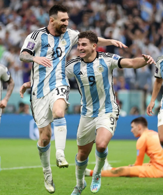 Messi scorer 800 karrieremål